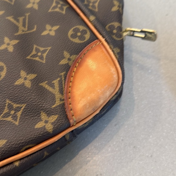 Louis Vuitton Brown Monogram Travel Bag - Picture 6 of 9